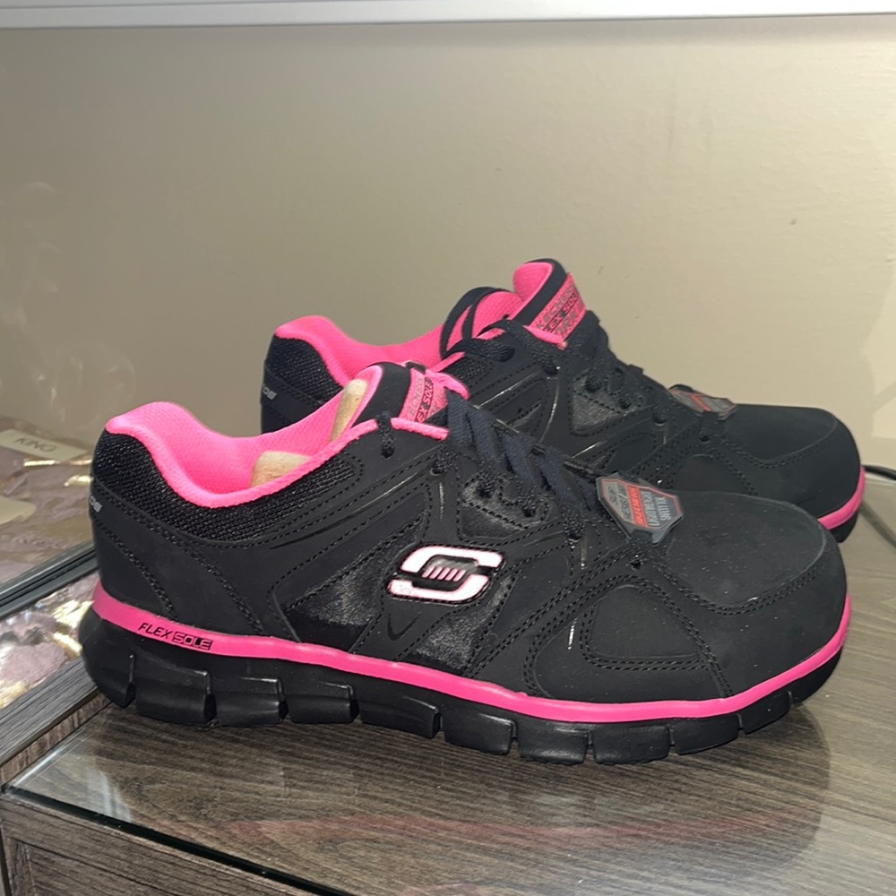 BRAND NEW Sketchers Black and Pink Sneakers Slip Resistant Ladies size 9